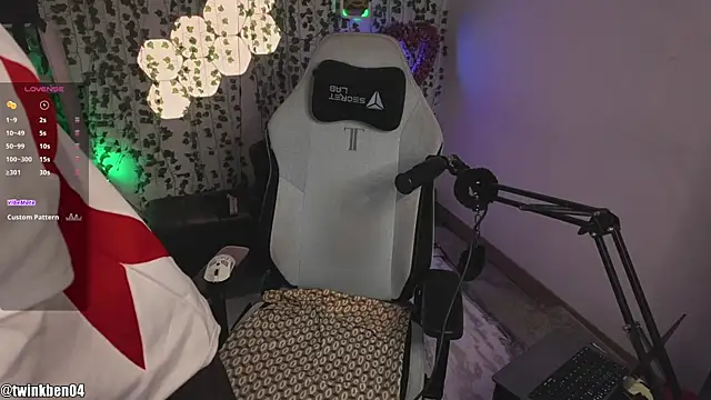 Snapshot of twinkben chatting on October 15, 2025, 7:55 pm twinkben online show from October 15, 2025, 7:55 pm