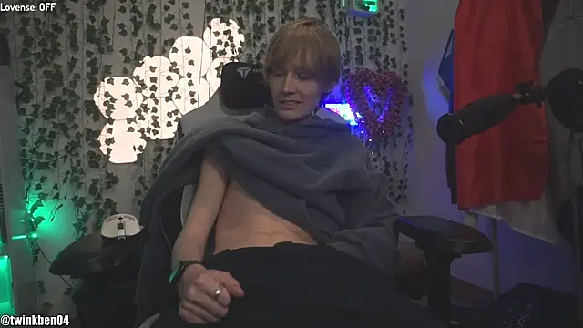 Snapshot of twinkben chatting on November 26, 2025, 10:43 pm twinkben online show from November 26, 2025, 10:43 pm