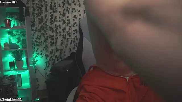 Snapshot of twinkben chatting on November 16, 2025, 3:33 am twinkben online show from November 16, 2025, 3:33 am