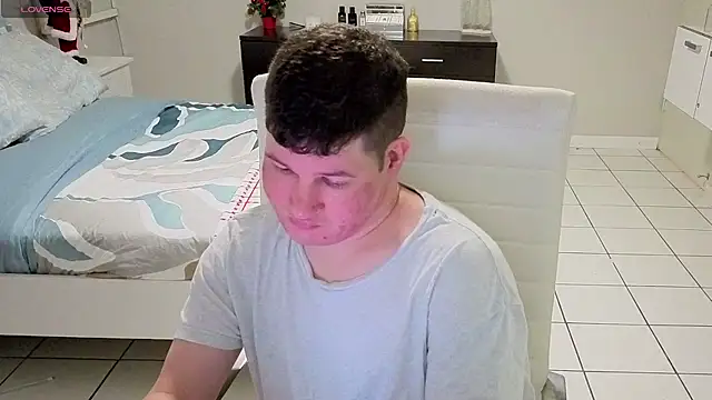 Lorenzo hernandez online show from December 4, 2025, 8:52 pm