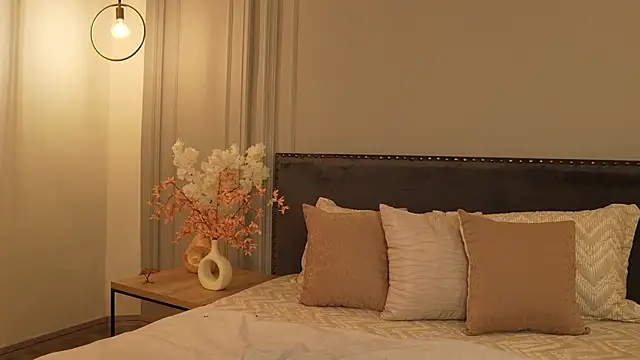 IrisBaker online show from March 25, 2026, 12:22 am