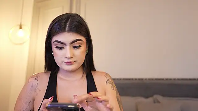 IrisBaker online show from October 9, 2025, 9:37 pm