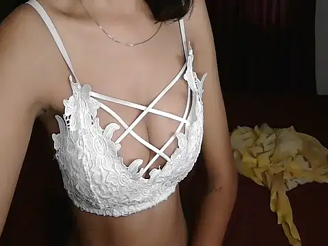 Snapshot of lola-__ chatting on July 18, 2026, 10:24 am lola- online show from July 18, 2026, 10:24 am