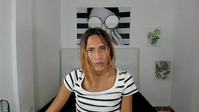 Brisahott online show from September 23, 2025, 7:54 pm