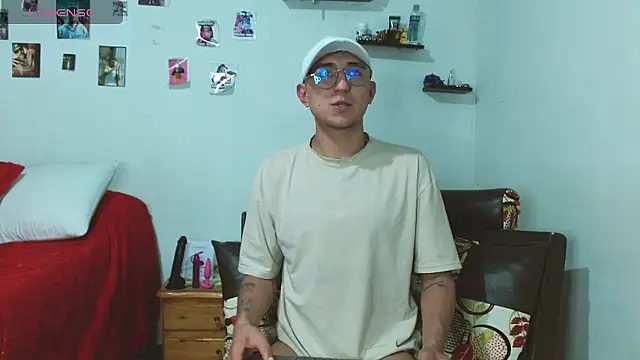 Snapshot of samfox_ chatting on December 2, 2024, 2:26 am samfox online show from December 2, 2024, 2:26 am