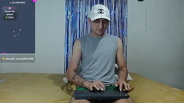 Snapshot of samfox_ chatting on September 16, 2025, 11:22 am samfox online show from September 16, 2025, 11:22 am