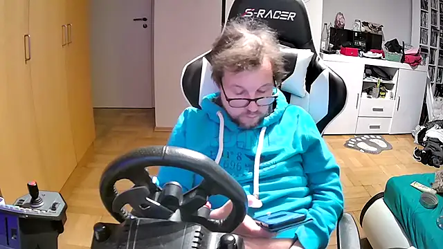 larsgessner30 online show from October 26, 2025, 9:26 pm