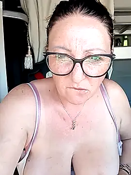 cuplubijoanna online show from November 3, 2025, 1:47 pm