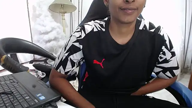 yohatinelly07 online show from November 28, 2025, 8:31 pm