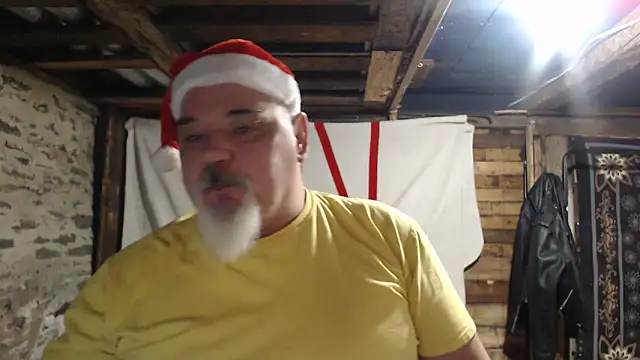 Snapshot of Newfiesausage1972 chatting on December 18, 2025, 11:14 am Newfiesausage1972 online show from December 18, 2025, 11:14 am