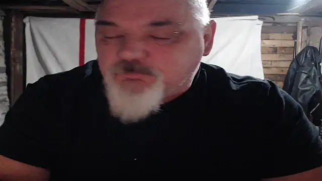 Snapshot of Newfiesausage1972 chatting on December 21, 2025, 12:13 am Newfiesausage1972 online show from December 21, 2025, 12:13 am