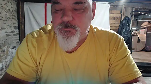 Snapshot of Newfiesausage1972 chatting on November 25, 2025, 10:04 am Newfiesausage1972 online show from November 25, 2025, 10:04 am