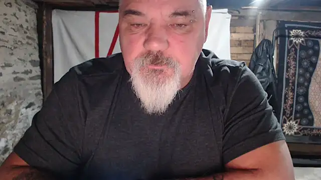 Snapshot of Newfiesausage1972 chatting on December 2, 2025, 8:05 am Newfiesausage1972 online show from December 2, 2025, 8:05 am