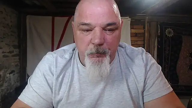 Newfiesausage1972 online show from April 8, 2026, 10:55 pm