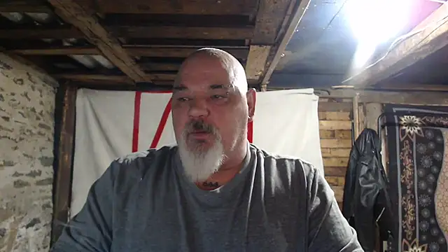 Snapshot of Newfiesausage1972 chatting on November 28, 2025, 10:04 am Newfiesausage1972 online show from November 28, 2025, 10:04 am