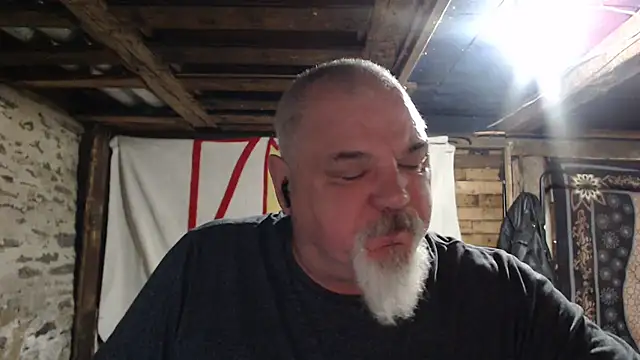 Snapshot of Newfiesausage1972 chatting on December 17, 2025, 9:36 am Newfiesausage1972 online show from December 17, 2025, 9:36 am