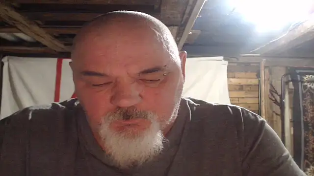 Snapshot of Newfiesausage1972 chatting on January 8, 2026, 11:33 pm Newfiesausage1972 online show from January 8, 2026, 11:33 pm