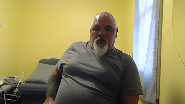 Snapshot of Newfiesausage1972 chatting on November 6, 2025, 1:48 pm Newfiesausage1972 online show from November 6, 2025, 1:48 pm