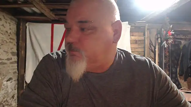 Newfiesausage1972 online show from February 1, 2026, 9:51 am