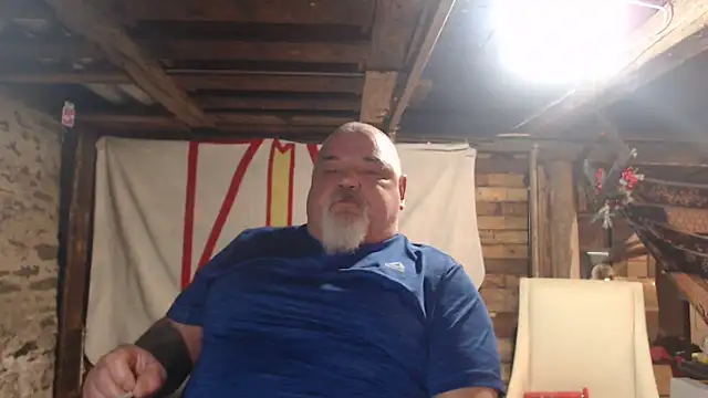 Newfiesausage1972 online show from February 7, 2026, 10:23 am