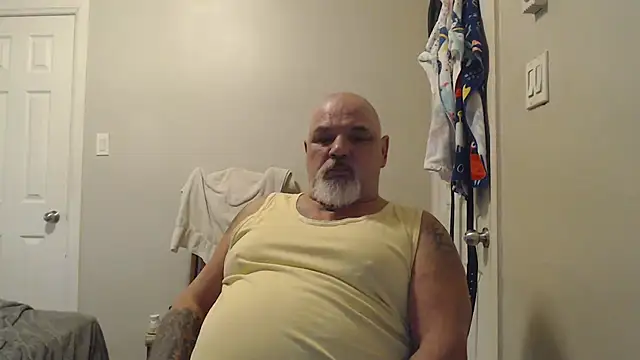 Newfiesausage1972 online show from February 11, 2025, 4:13 pm