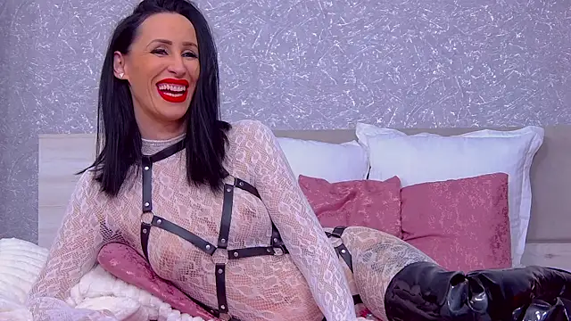 Snapshot of EmmaDevereaux chatting on December 18, 2025, 6:07 am EmmaDevereaux online show from December 18, 2025, 6:07 am