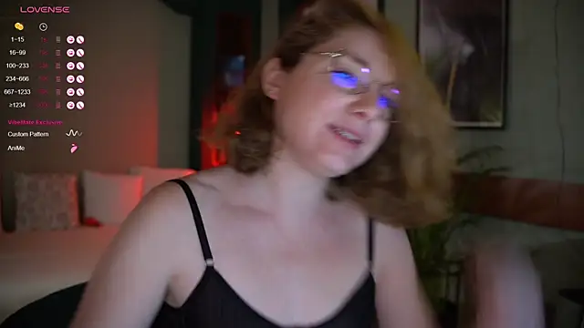 Snapshot of Your_phobia chatting on October 17, 2025, 11:17 pm Your phobia online show from October 17, 2025, 11:17 pm