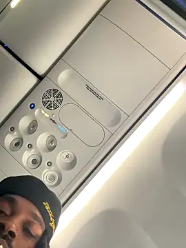 1BeautyN1Beast online show from October 26, 2025, 4:18 pm