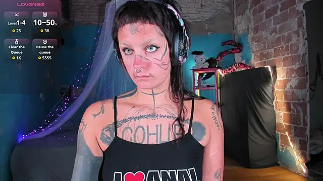 lady sontse  online show from October 9, 2025, 6:41 pm