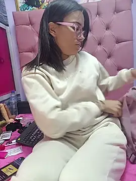 Snapshot of Yaumiko chatting on November 10, 2025, 11:26 am Yaumiko online show from November 10, 2025, 11:26 am