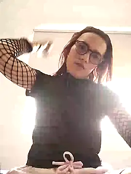 Yaumiko online show from February 12, 2025, 1:06 pm