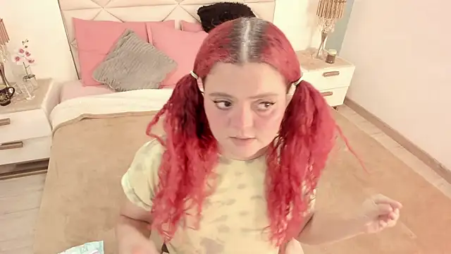 Twwiiggy online show from October 10, 2025, 8:09 pm