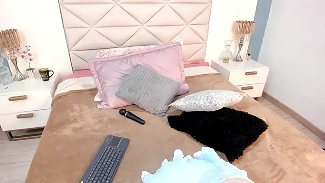 Snapshot of Twwiiggy chatting on January 16, 2026, 8:02 pm Twwiiggy online show from January 16, 2026, 8:02 pm