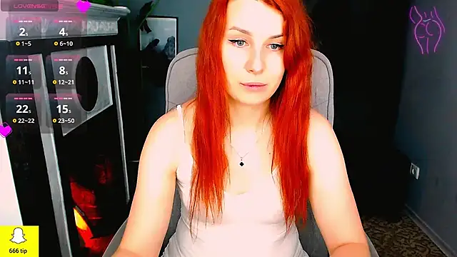 YrKiraXO online show from February 2, 2025, 6:58 am