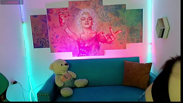 Snapshot of conniejames_m chatting on May 14, 2026, 11:35 pm conniejames m online show from May 14, 2026, 11:35 pm