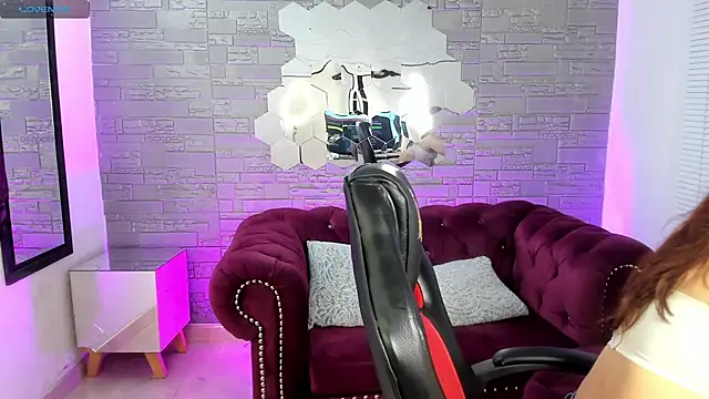 conniejames m online show from March 18, 2026, 1:02 pm