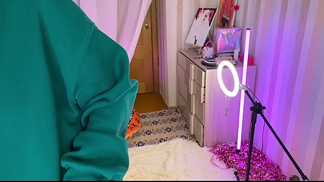 EmmyAmbros online show from February 19, 2026, 7:22 pm