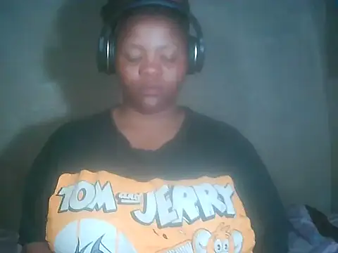 Snapshot of CardieKarie20 chatting on October 8, 2025, 11:12 am CardieKarie20 online show from October 8, 2025, 11:12 am