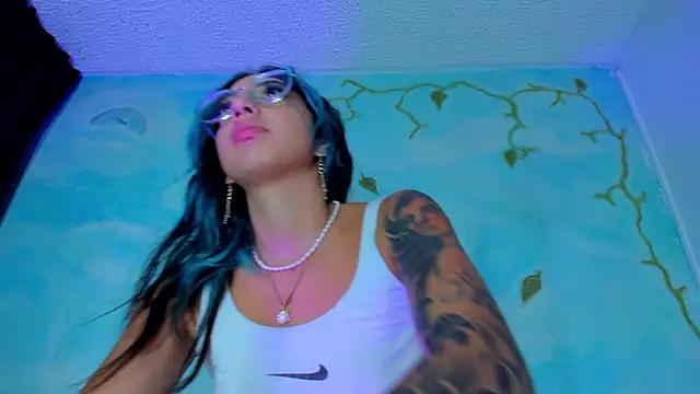 Snapshot of SaturnooStonee chatting on February 9, 2026, 3:37 am SaturnooStonee online show from February 9, 2026, 3:37 am