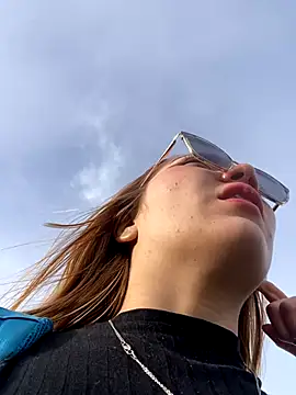 melody-dy online show from October 29, 2025, 9:47 pm