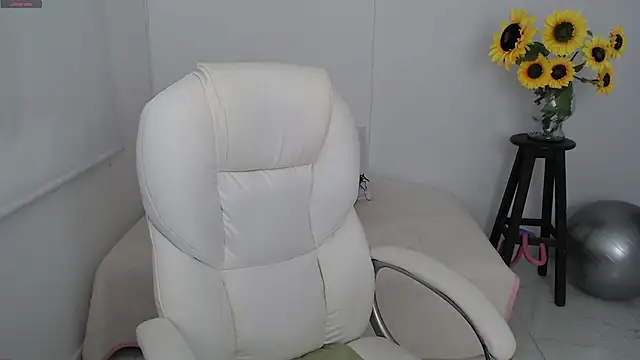 ana milf online show from September 12, 2025, 12:16 pm