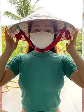 BabyThree  online show from October 31, 2025, 8:11 am