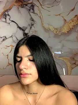 liss hot  online show from November 13, 2025, 9:40 pm