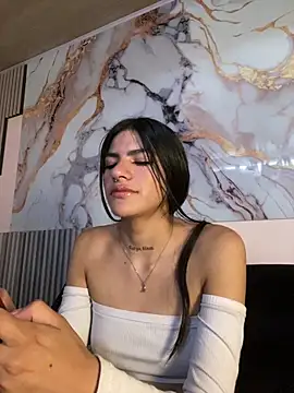 liss hot  online show from September 27, 2025, 7:42 pm