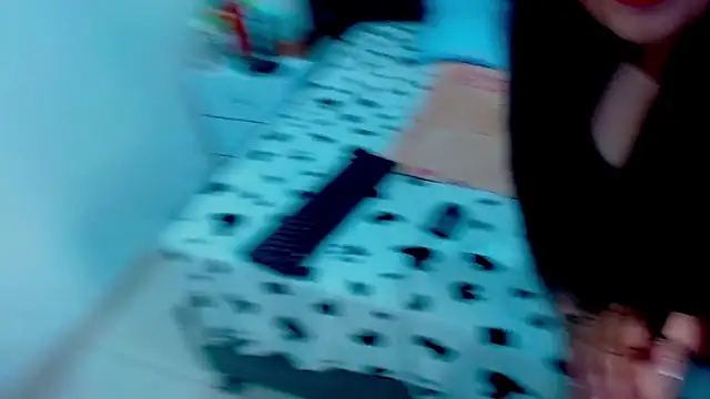 mia xx1 online show from October 10, 2025, 3:29 am