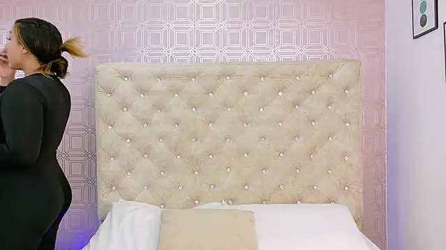 Sara Desire online show from October 10, 2025, 12:17 pm