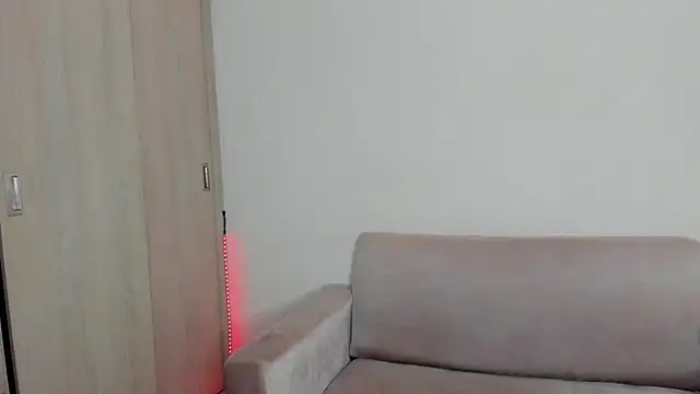 Snapshot of Lilacutte_ chatting on January 28, 2025, 8:36 am Lilacutte online show from January 28, 2025, 8:36 am