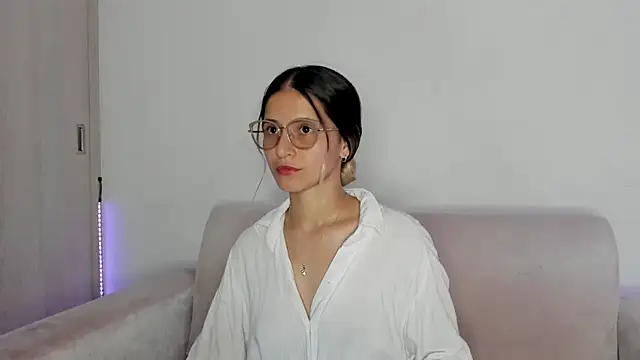 Snapshot of Lilacutte_ chatting on February 9, 2025, 10:42 am Lilacutte online show from February 9, 2025, 10:42 am