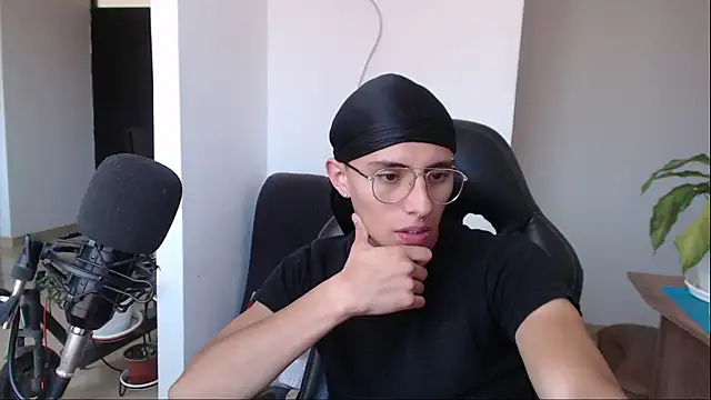 Snapshot of jay_dimarco2 chatting on February 9, 2026, 5:22 pm jay dimarco2 online show from February 9, 2026, 5:22 pm