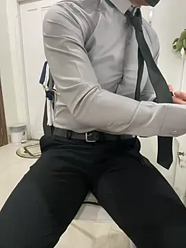 harrylouis1357 online show from December 17, 2024, 12:11 pm